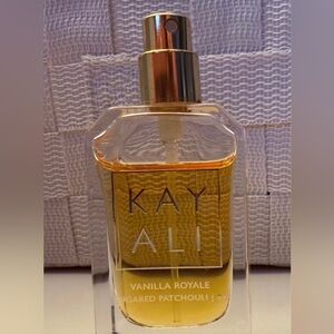 Kayali Vanilla Royale Sugared Patchouli 64
Eau de parfum 0.34 oz.